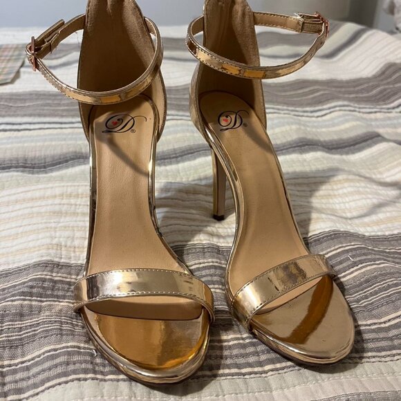 Windsor Women's Gold Footwear - Picture 4 of 4